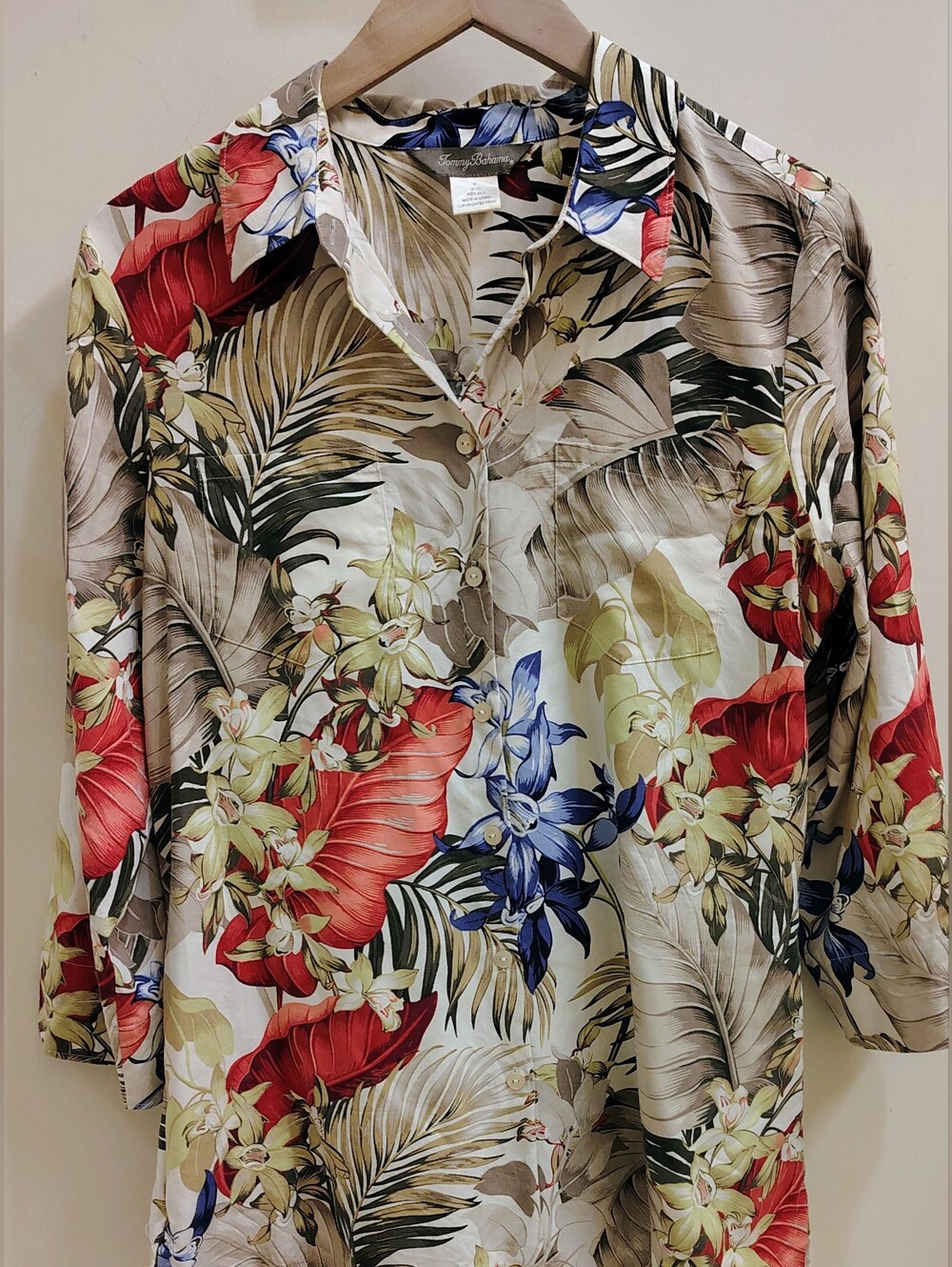 NEW Tommy Bahama Silk Women's Tropical 3/4 Slv Button Up Top Red, Blue & Green M